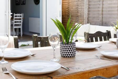Charming Bolthole 400M To Beach Earnley Экстерьер фото