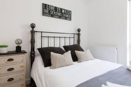 Charming Bolthole 400M To Beach Earnley Экстерьер фото