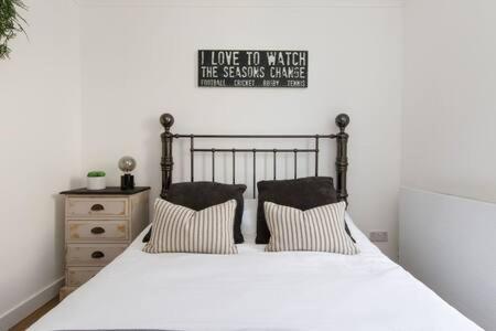 Charming Bolthole 400M To Beach Earnley Экстерьер фото